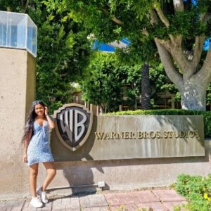 Sheetal Kalicharan bij de Warner Brothers Studios in Los Angeles 